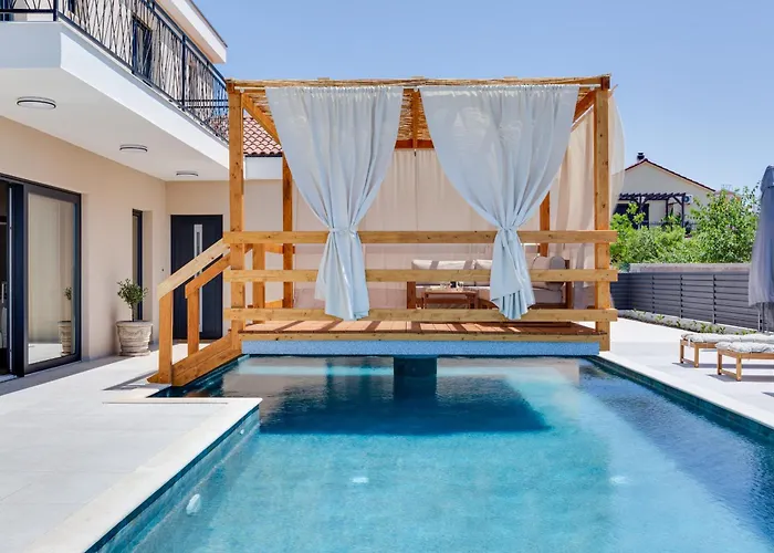 Alba Zadarvillas *