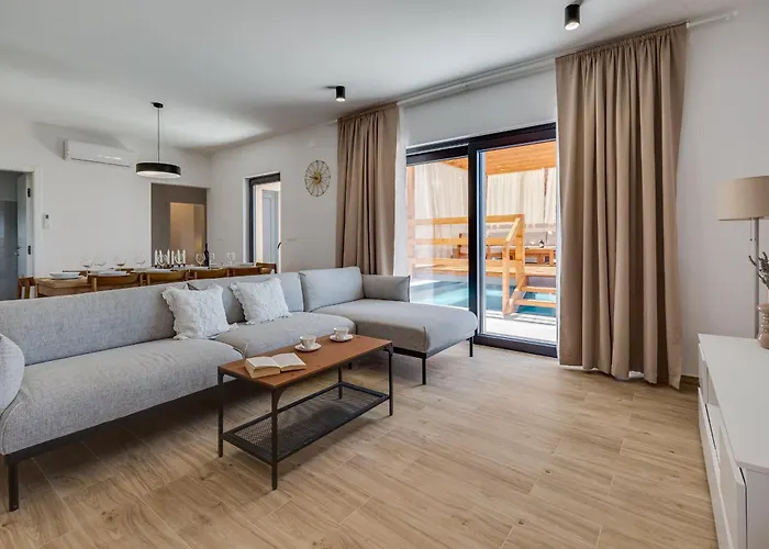 Alba Zadarvillas *