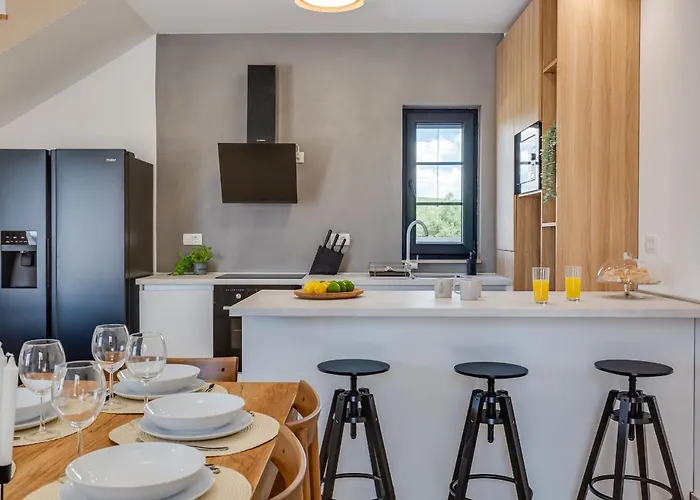 Alba Zadarvillas Vila *